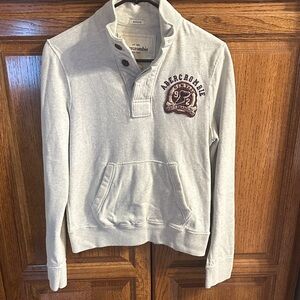 Abercrombie & Fitch Light Gray Button Sweatshirt with Maroon Logo